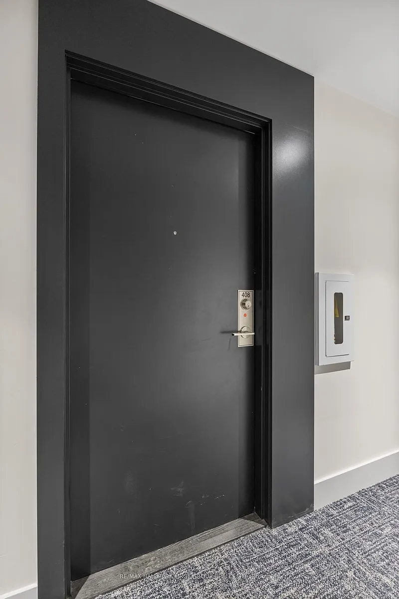 Building Photo - 1808 Saint Clair Ave W #408