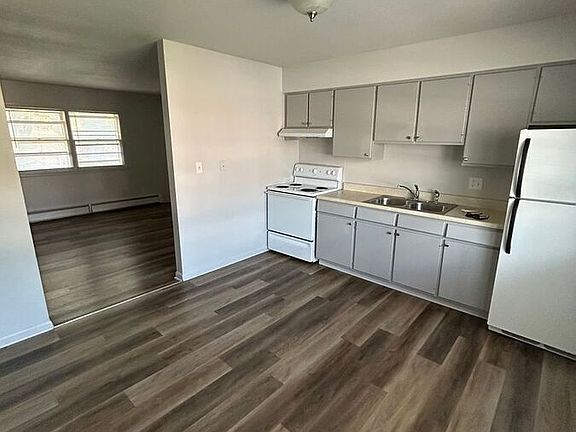 2nd image of 602 E 2nd St S #4