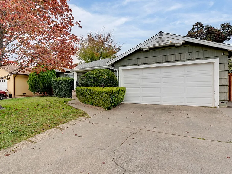 5113 Sitton Way — Photo 1