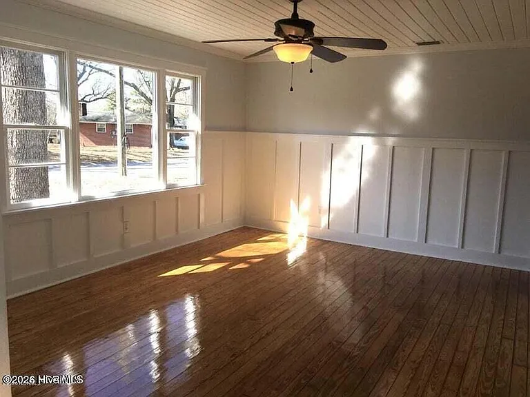 203 Red Oak St — Photo 4