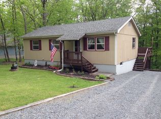 114 Beverly Dr, Shohola, PA 18458