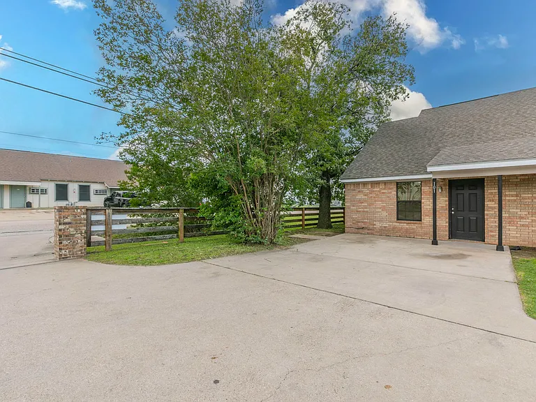 101 Meadow Park Cir — Photo 2