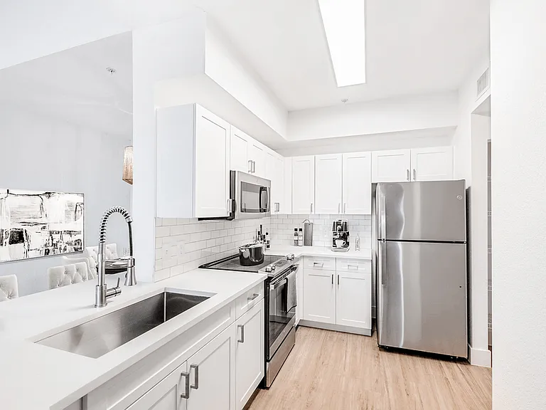 The Estates at Wellington Green Apartments — Photo 13