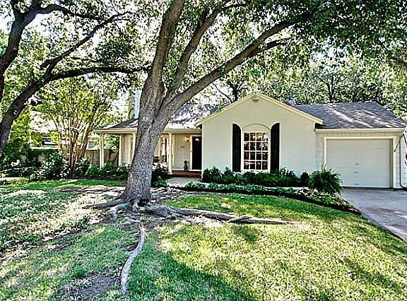 2nd image of 121 Williamsburg Ln