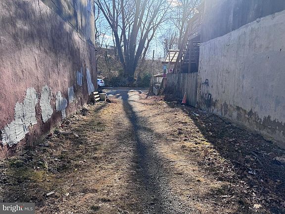 4th image of 4040 Ridge Ave