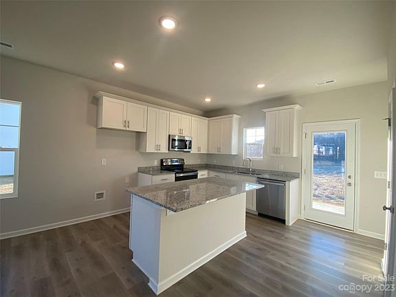 4th image of 128 Red Cedar Ln