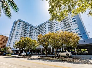 137 Golden Isles Dr APT 704, Hallandale, FL 33009