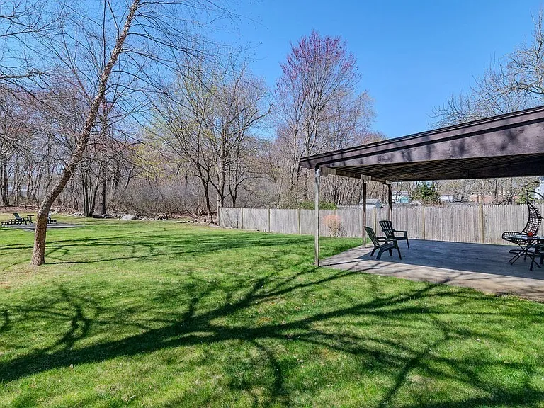 45 Thatcher St #1 — Photo 16