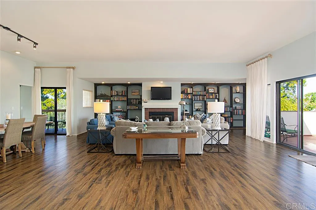 3 bed, 2.5 bath, 2956 sqft, $9,000 — Photo 3