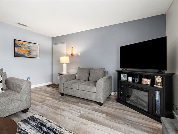 3rd image of 17 Thayer Pond Dr #2