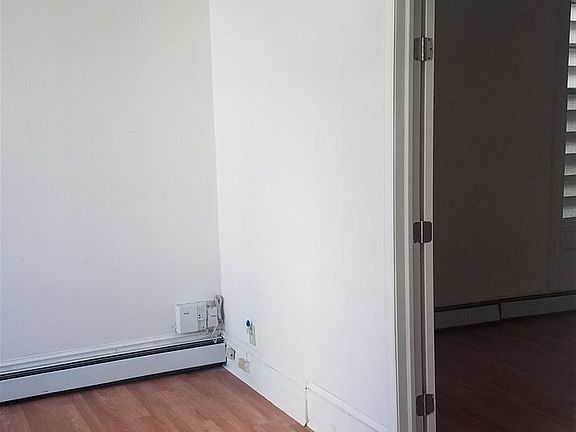 4th image of 213 Summit Ave #1