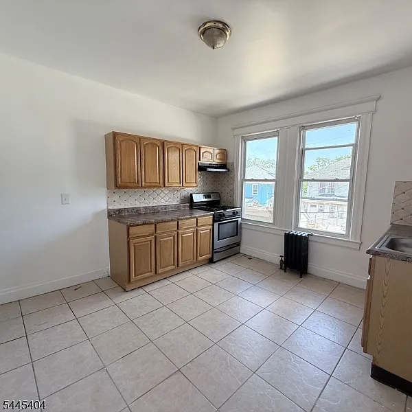3 bed, 1.0 bath, $2,250 — Photo 4