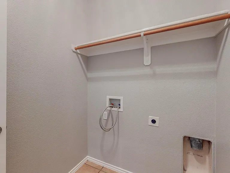 4134 Petersburg Dr — Photo 32