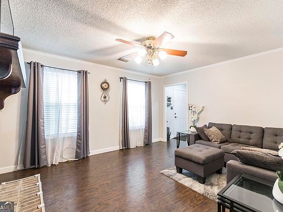 4th image of 132 Sussex Dr