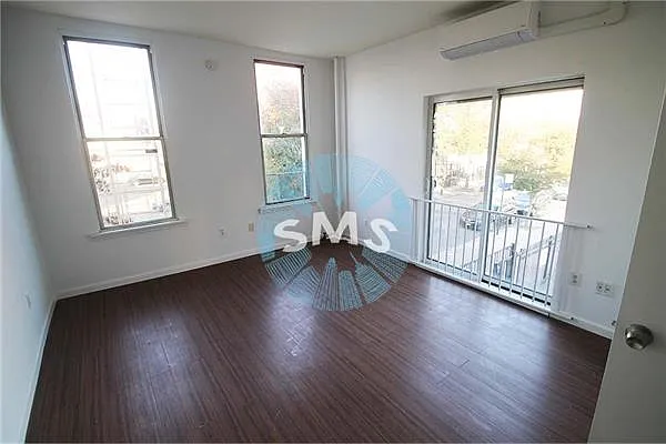 Rented by Space Marketing Shop | media 59