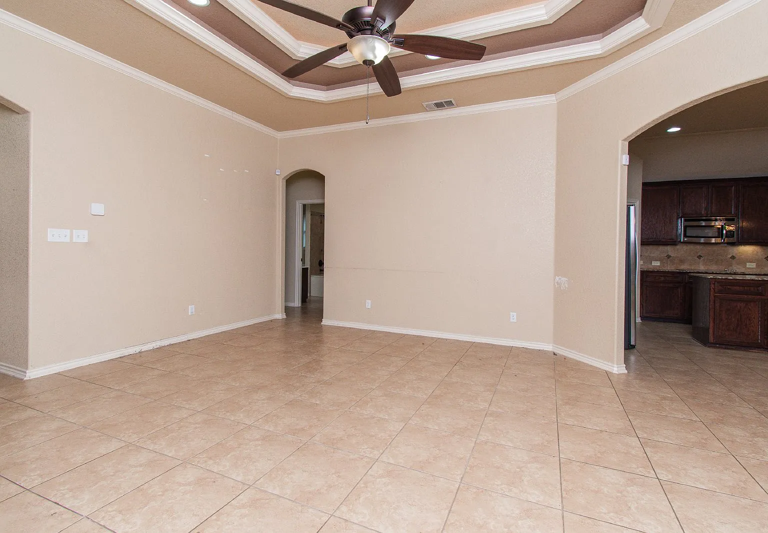 4 bed, 2.5 bath, 1943 sqft, $2,100 — Photo 4