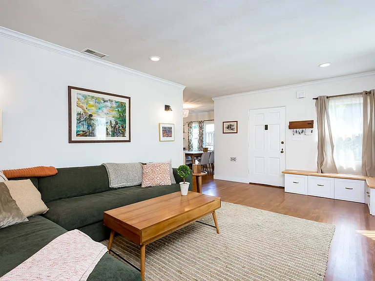 3820 Merivale Ave — Photo 3