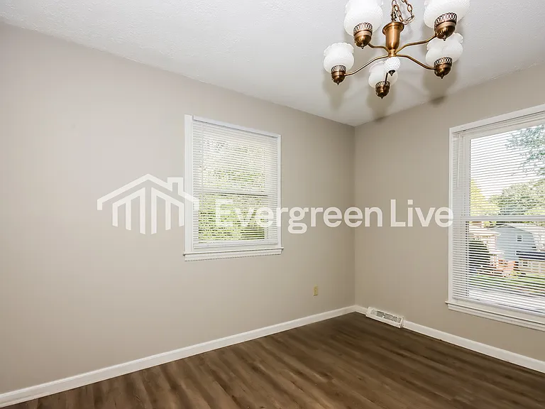 2511 Cliffside Dr — Photo 3