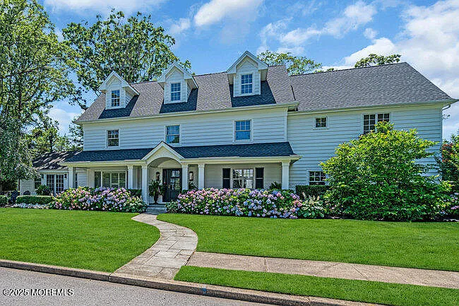 6 bed, 4.5 bath, 5019 sqft, $25,000 — Photo 3