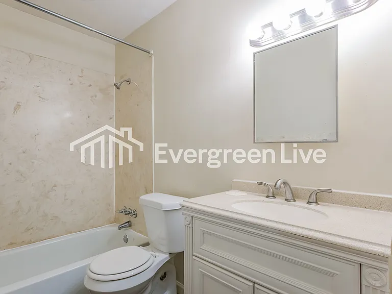 2435 Orleans Ln — Photo 13