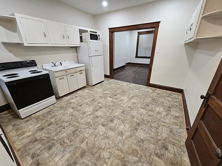 335 N Pine St #1 — Photo 5