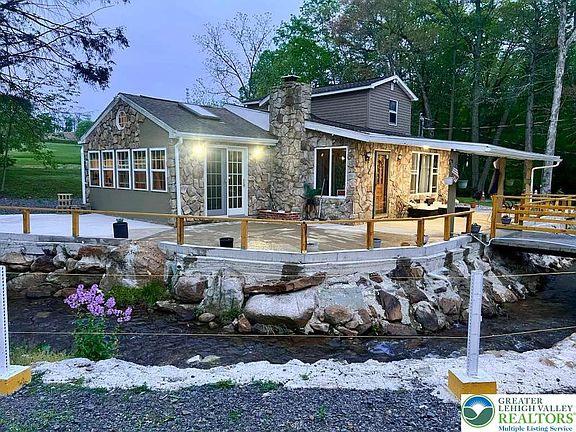 3rd image of 447 Saint Johns Rd