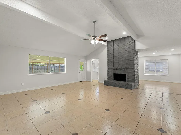 12402 Jaguar Dr — Photo 6