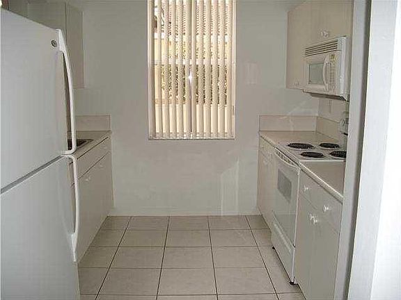 4th image of 2274 NE 42nd Ave