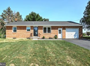 5225 Grandview Rd, Hanover, PA 17331