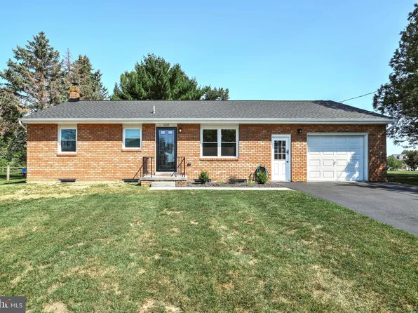 5225 Grandview Rd, Hanover, PA 17331