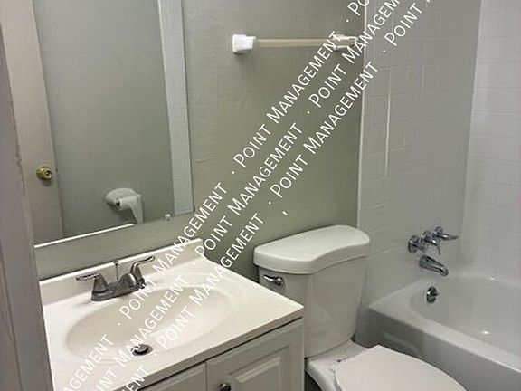 3rd image of 1912 Wayne St NE #11
