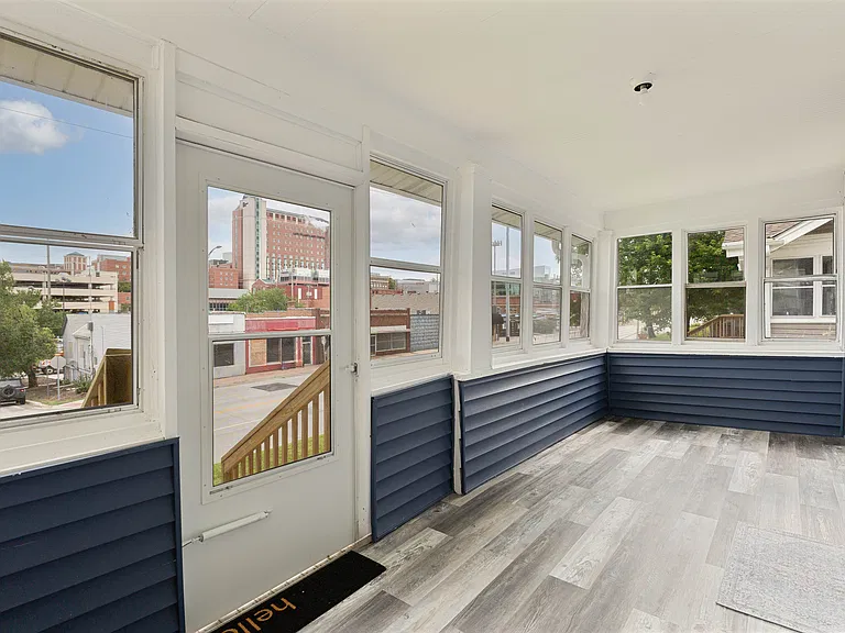 4335 Leavenworth St — Photo 13