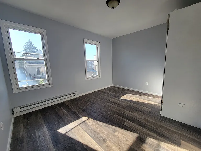 961 Grove St #2E — Photo 5