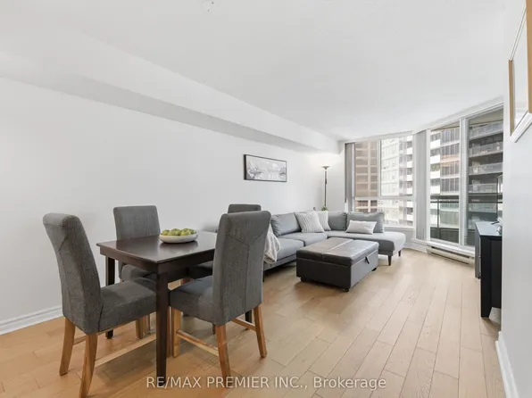 38 Elm St #1603, Toronto, ON M5G 2K5