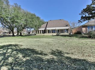 1202 Green Briar Dr, Huntsville, TX 77340