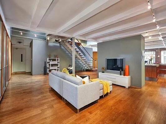 Sold by Sotheby's International Realty | media 32