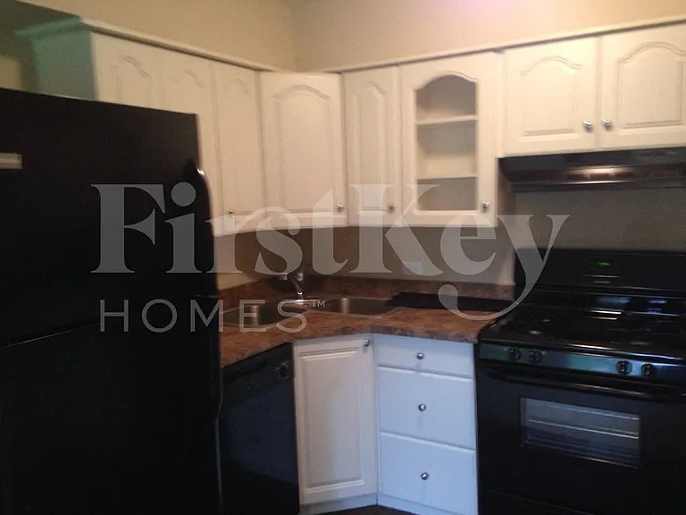 817 Rose Ln — Photo 10