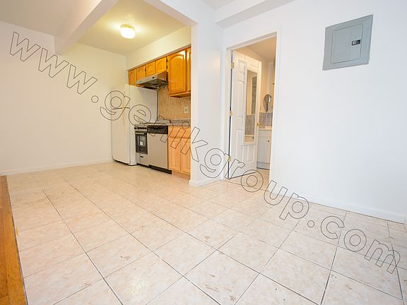 3rd image of 25 Orchard St APT 601