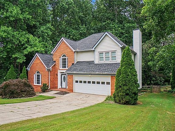 3rd image of 810 Deep Lake Dr NW