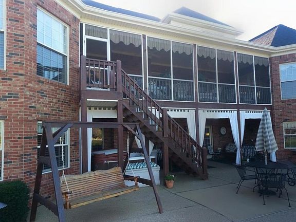 Back of House... Big enough for everyone