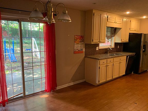 2nd image of 2855 Maple Vista Ln