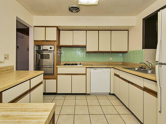 5th image of 2560 BURLINGAME Drive E
