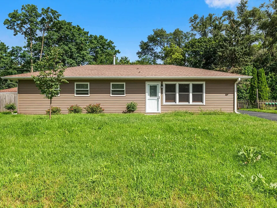 2302 Manor Ln