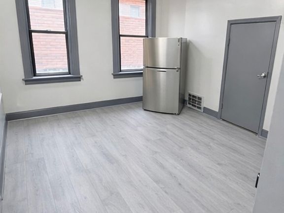 2nd image of 1110 York St #2