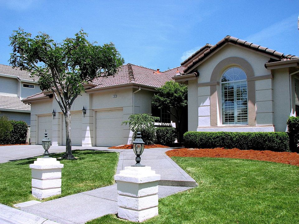 1st image of 1852 Castle Dr