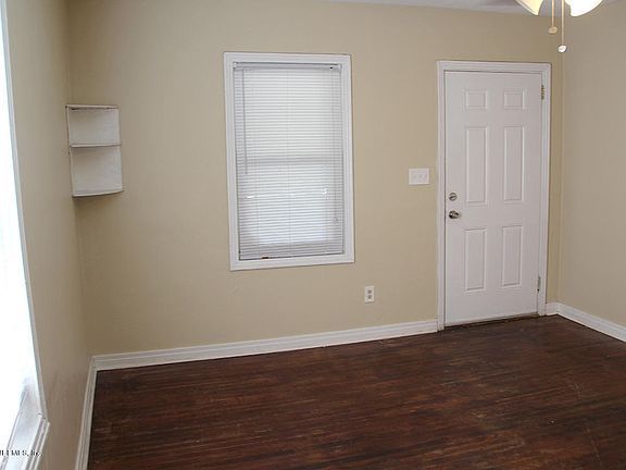 4th image of 3109 W 1st St