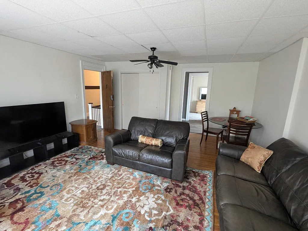 Building Photo - 463 3rd St #5