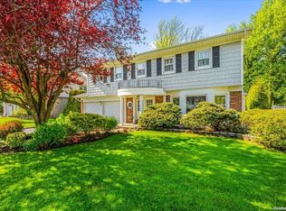 74 Knolls Dr N, New Hyde Park, NY 11040