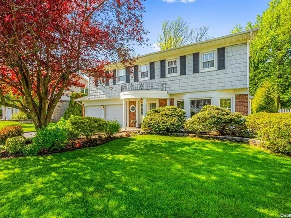 74 Knolls Drive N, Manhasset Hills, NY 11040
