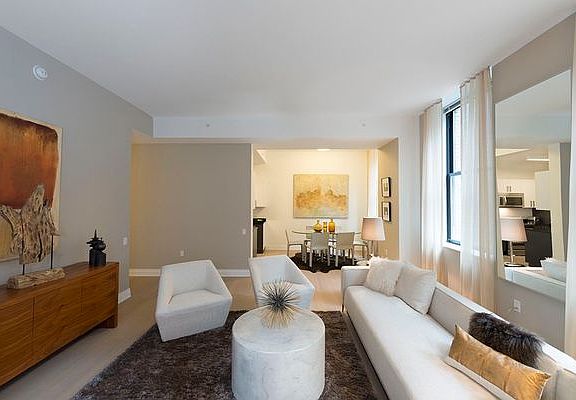 3rd image of 70 Pine St APT 923